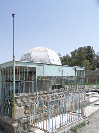مزار شهید فخار در گلزار شهدای خلیل آباد کاشمر